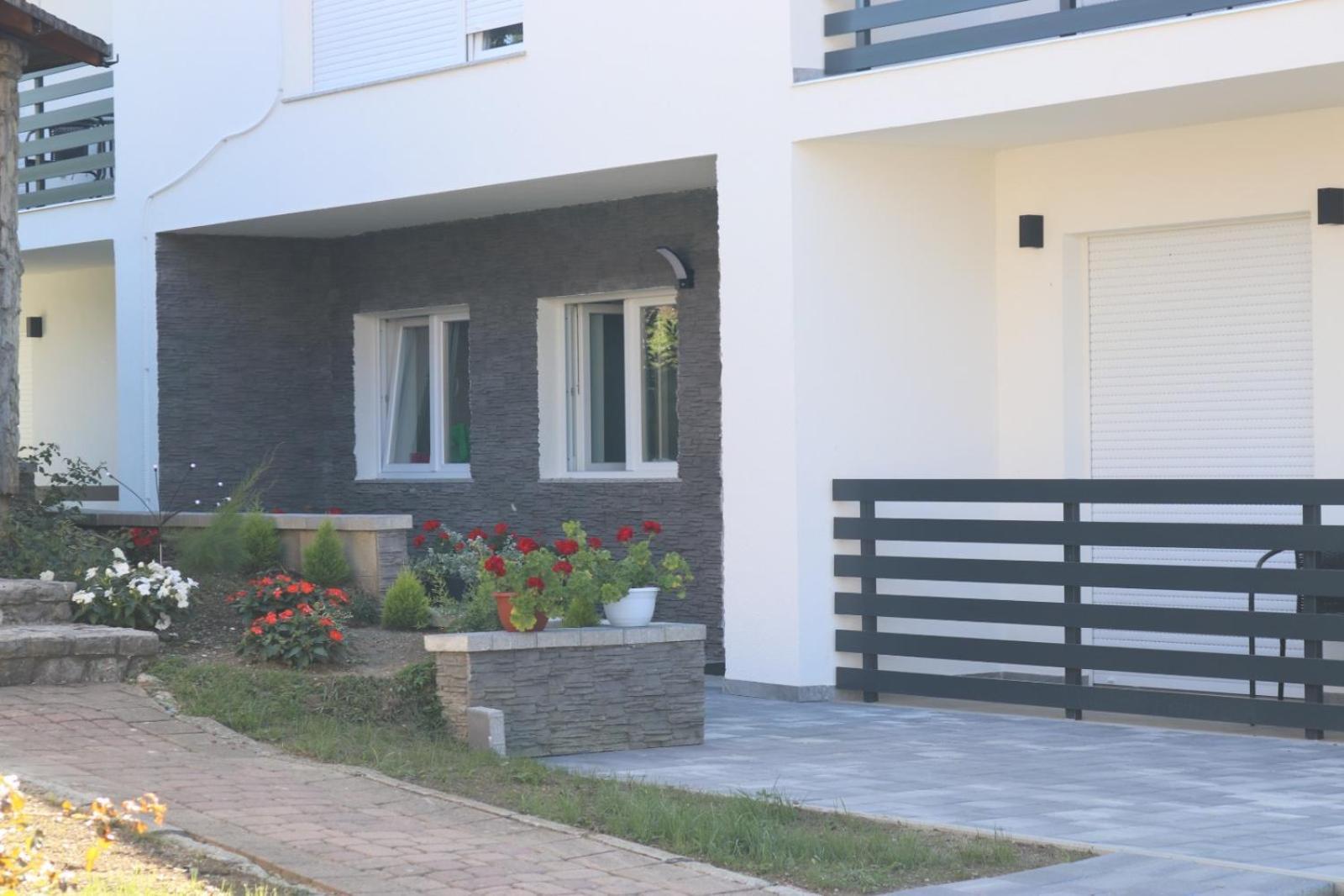 Guest House Neno Ogulin Exterior foto
