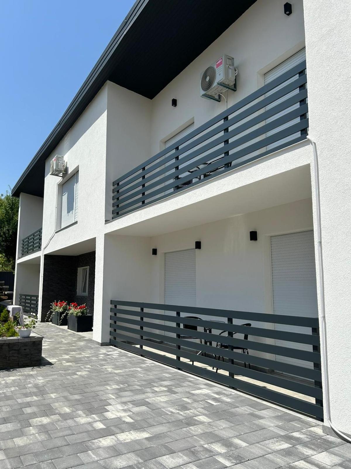 Guest House Neno Ogulin Exterior foto